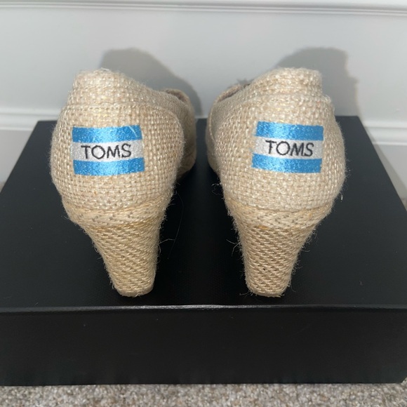 Toms Shoe Wedge open toe Like New!! - Picture 2 of 4